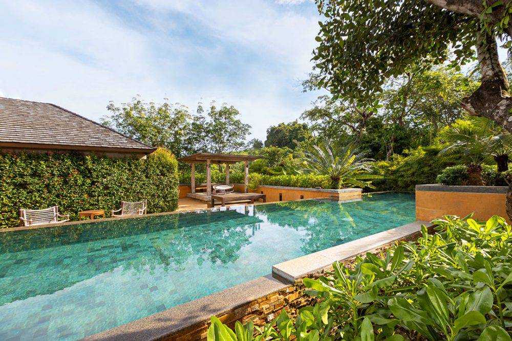 private pool and relaxation area