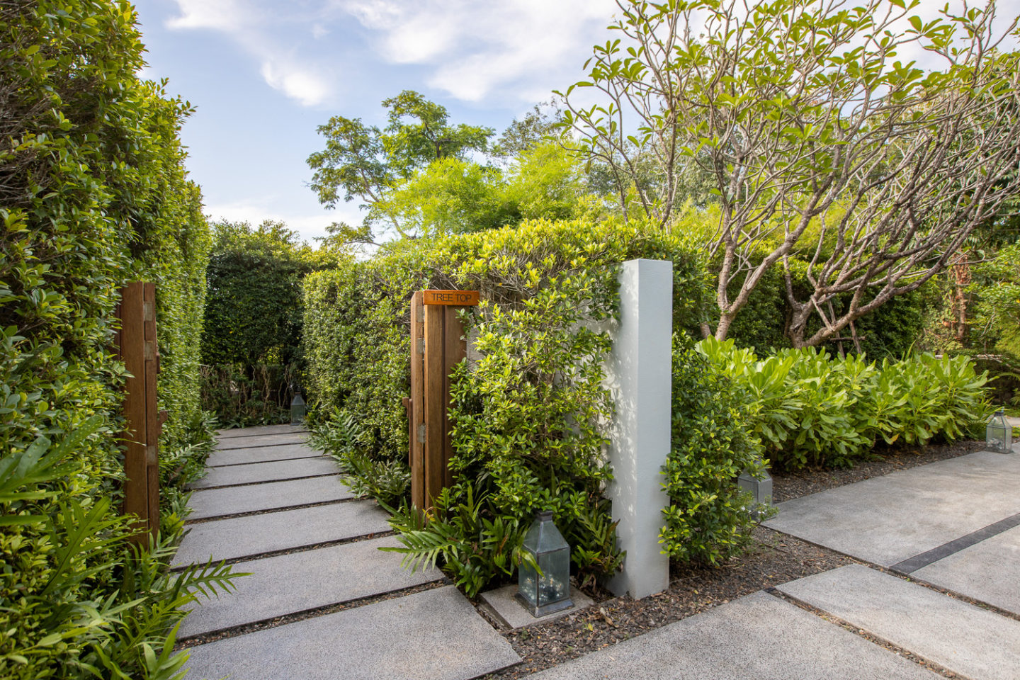 villa treetop entrance